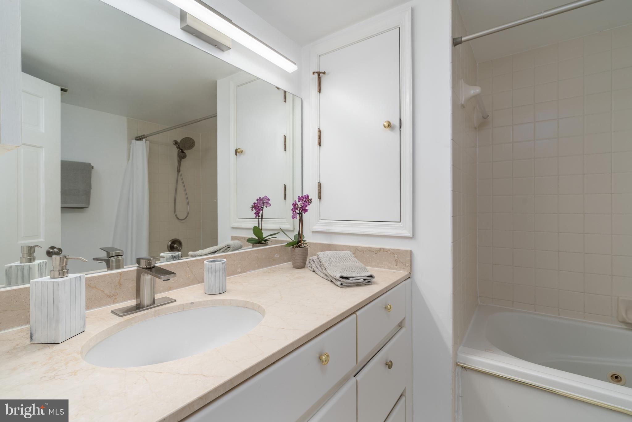 701 Pennsylvania Ave NW #1015