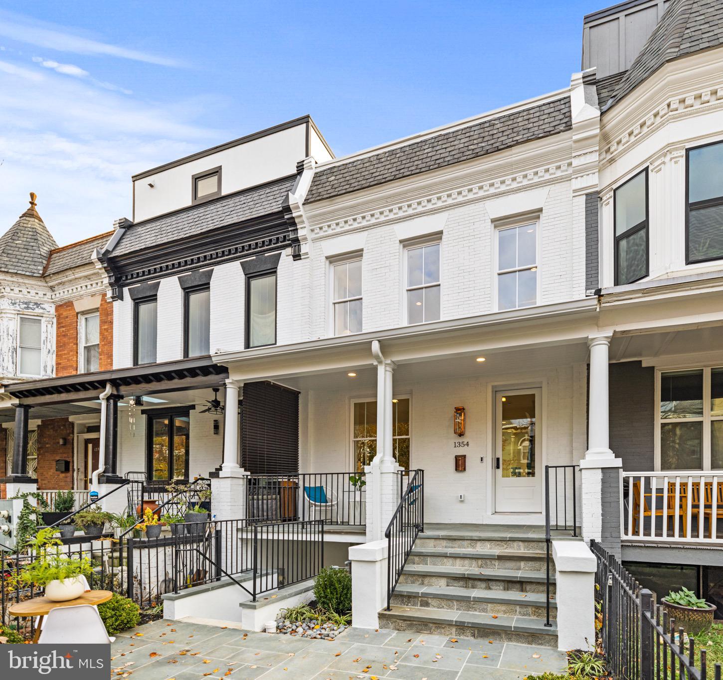 1354 Newton St NW