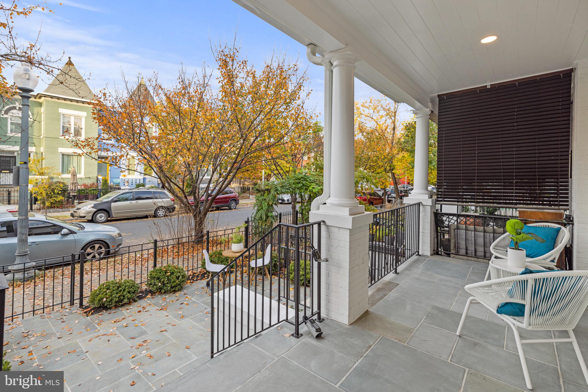 1354 Newton St NW