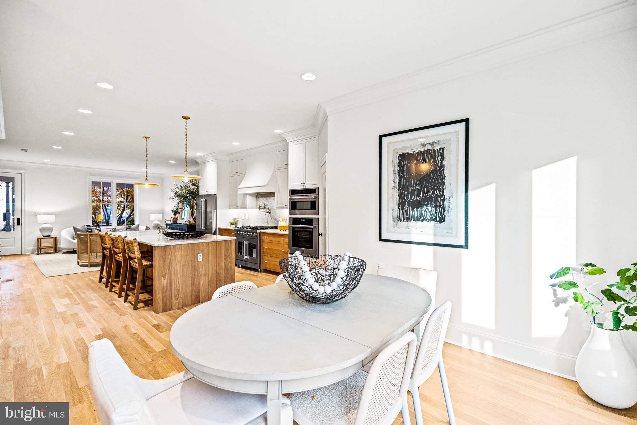 1354 Newton St NW