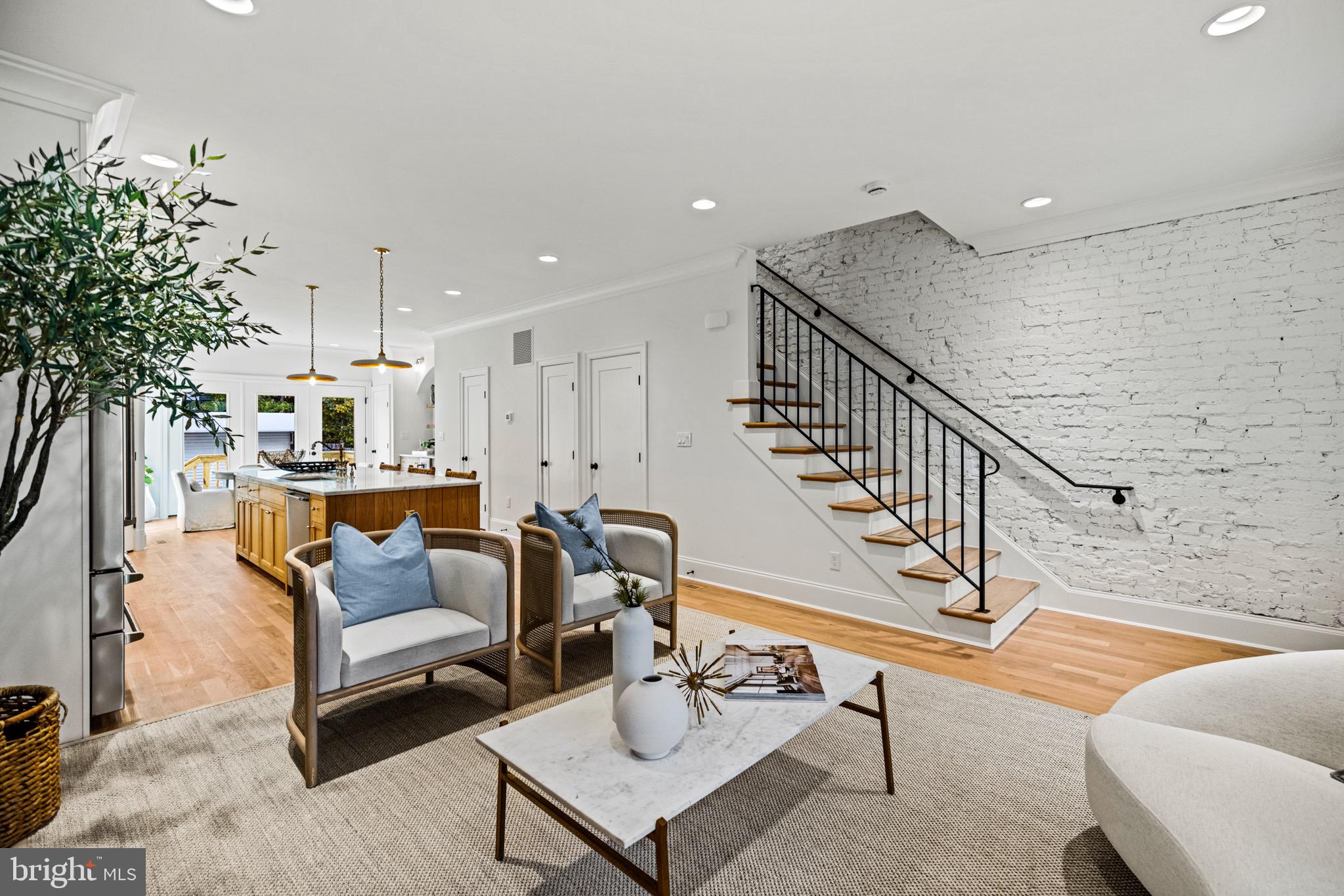 1354 Newton St NW