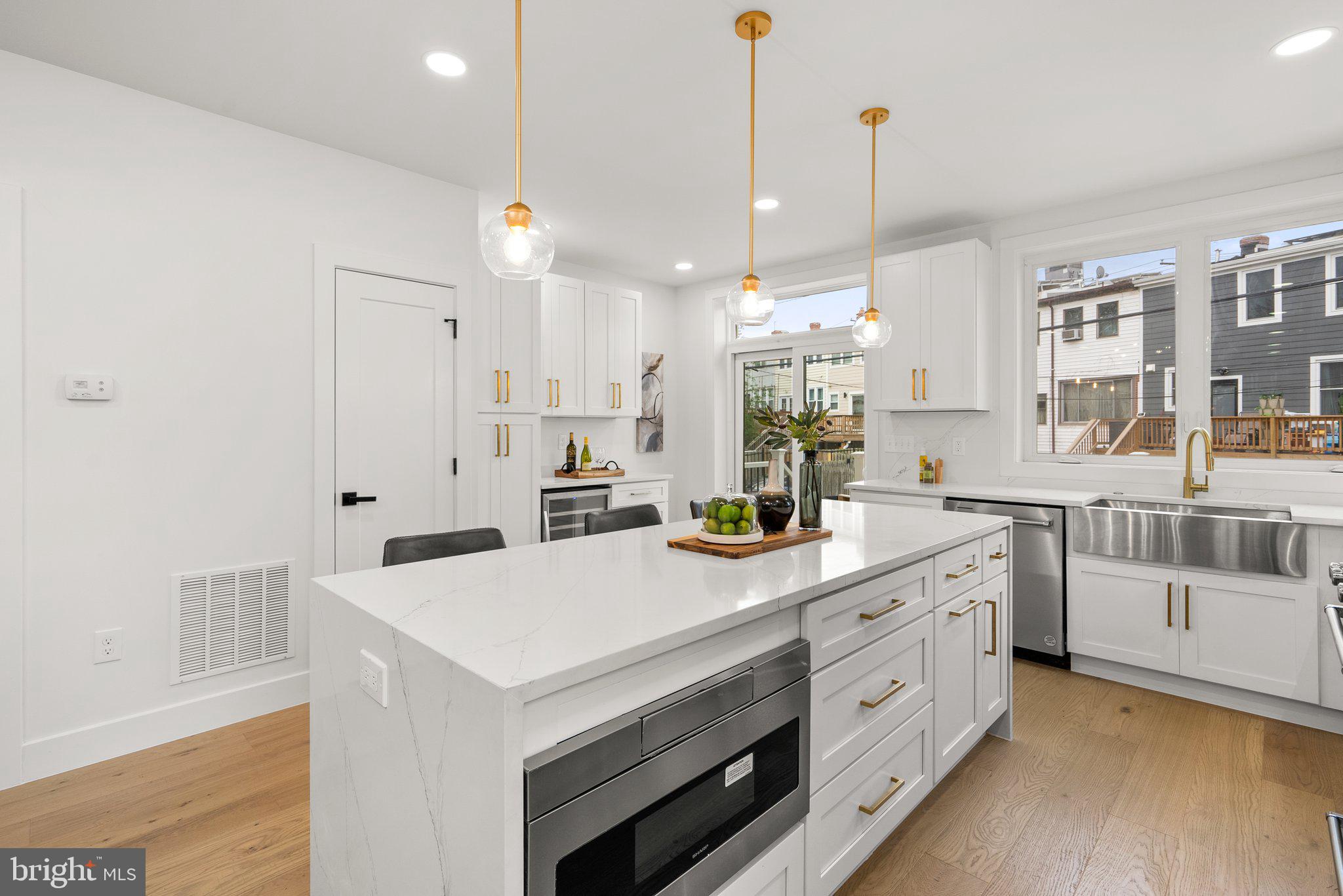 238 Longfellow St NW