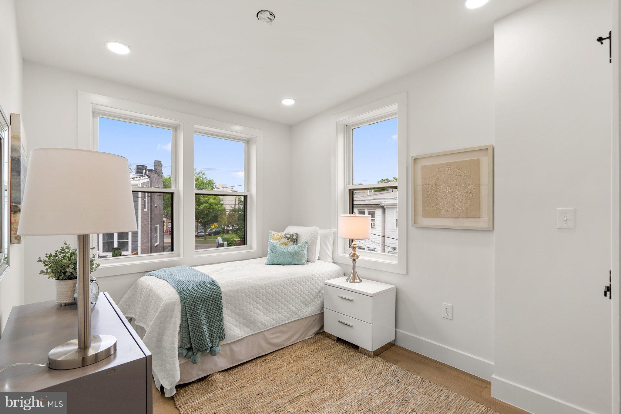 238 Longfellow St NW