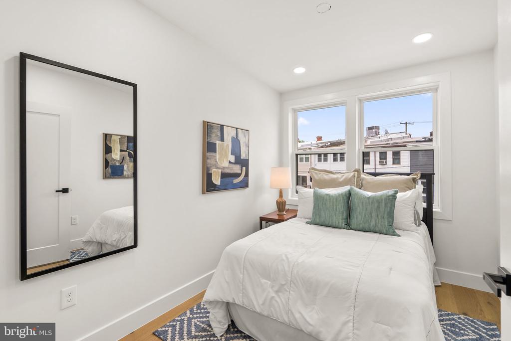 238 Longfellow St NW