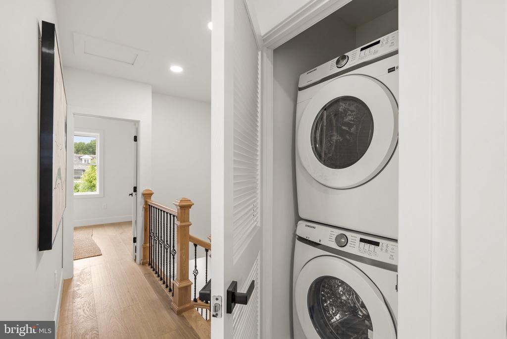 238 Longfellow St NW