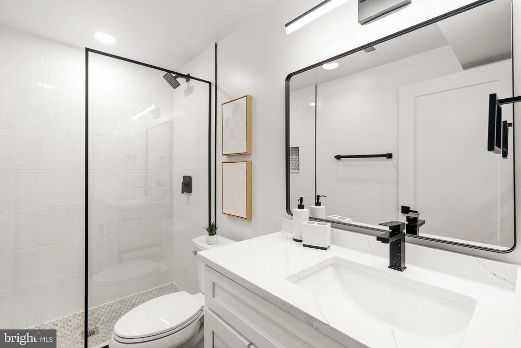 238 Longfellow St NW