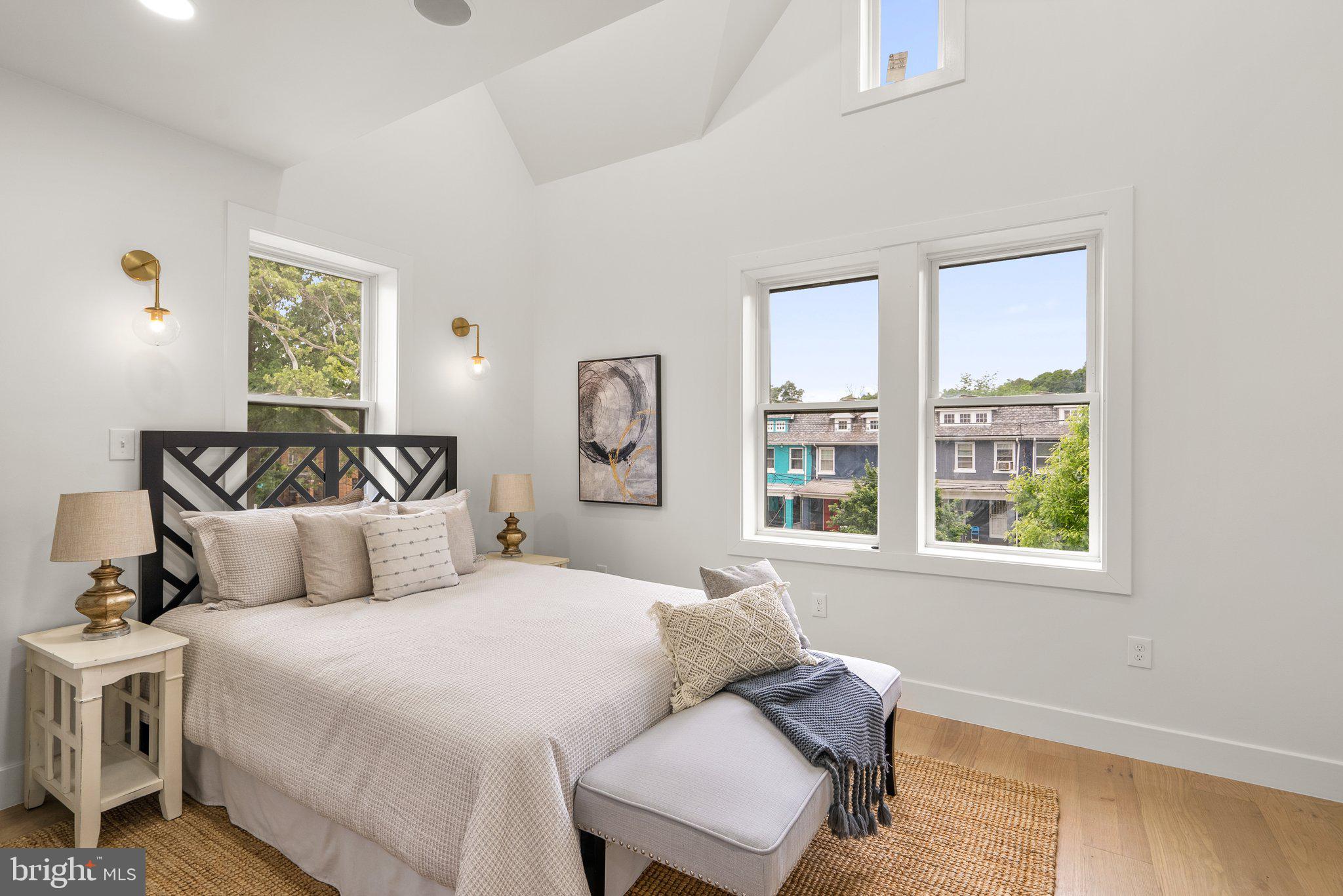 238 Longfellow St NW