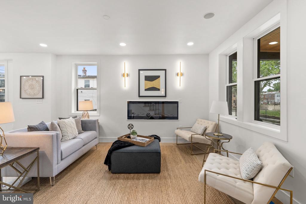 238 Longfellow St NW