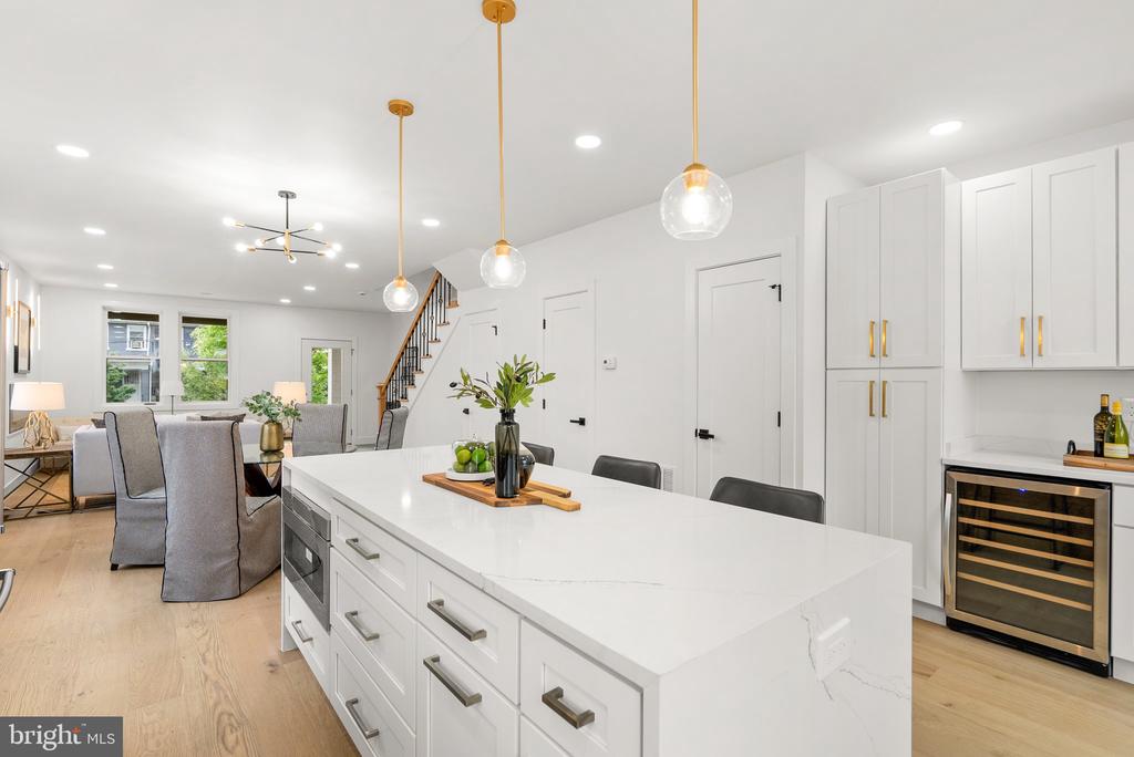 238 Longfellow St NW