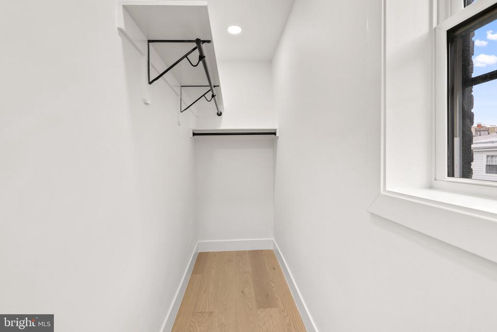 238 Longfellow St NW