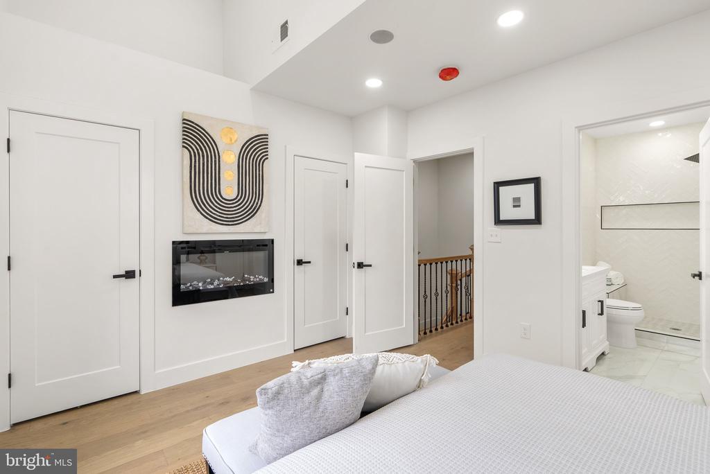 238 Longfellow St NW