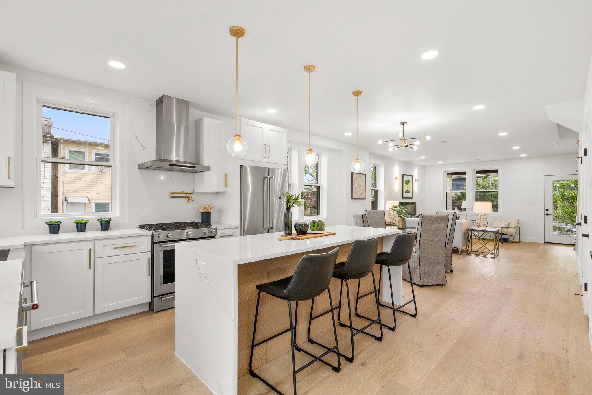 238 Longfellow St NW