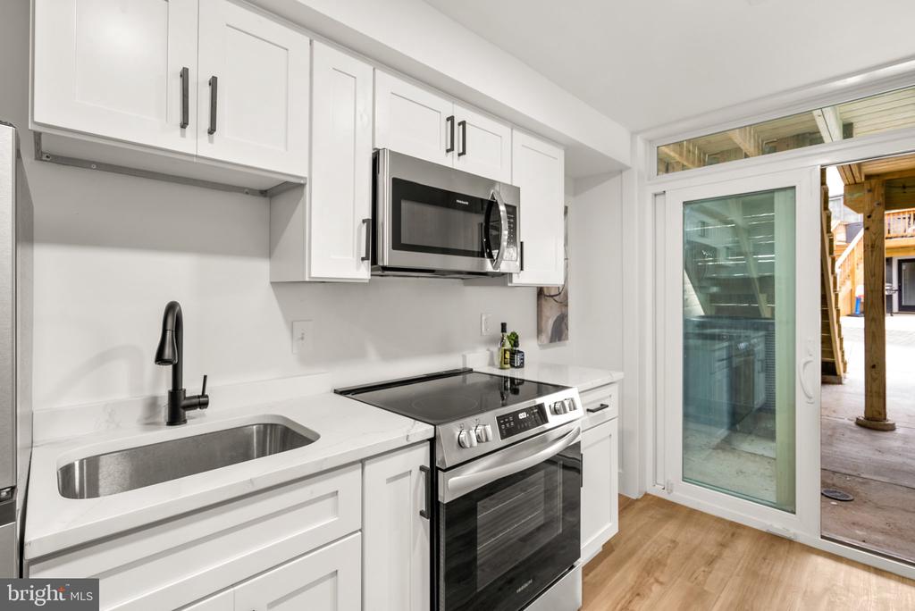 238 Longfellow St NW