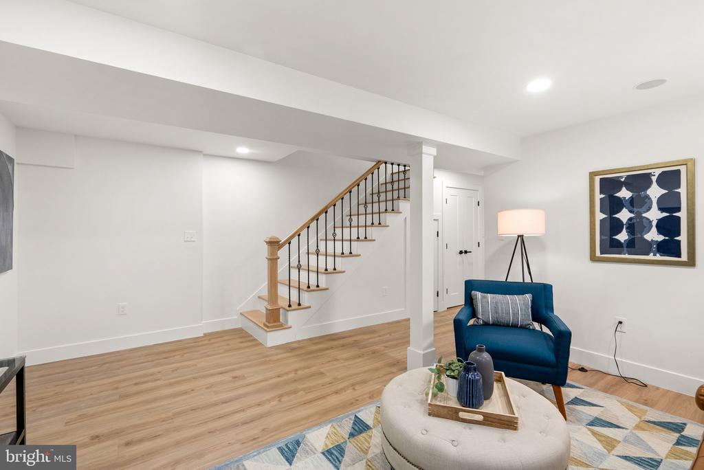 238 Longfellow St NW