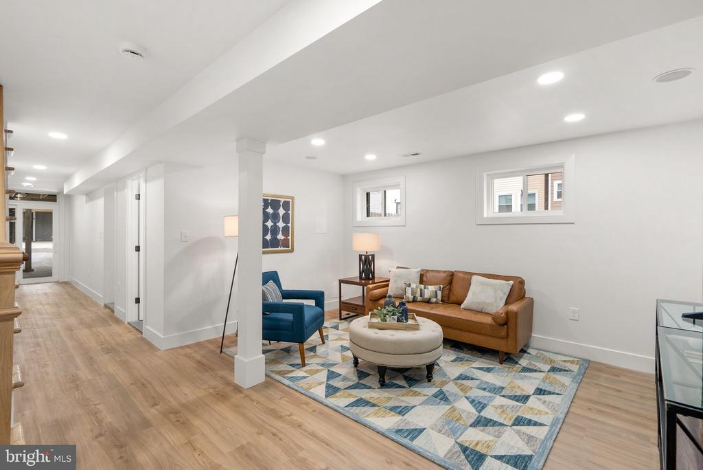 238 Longfellow St NW