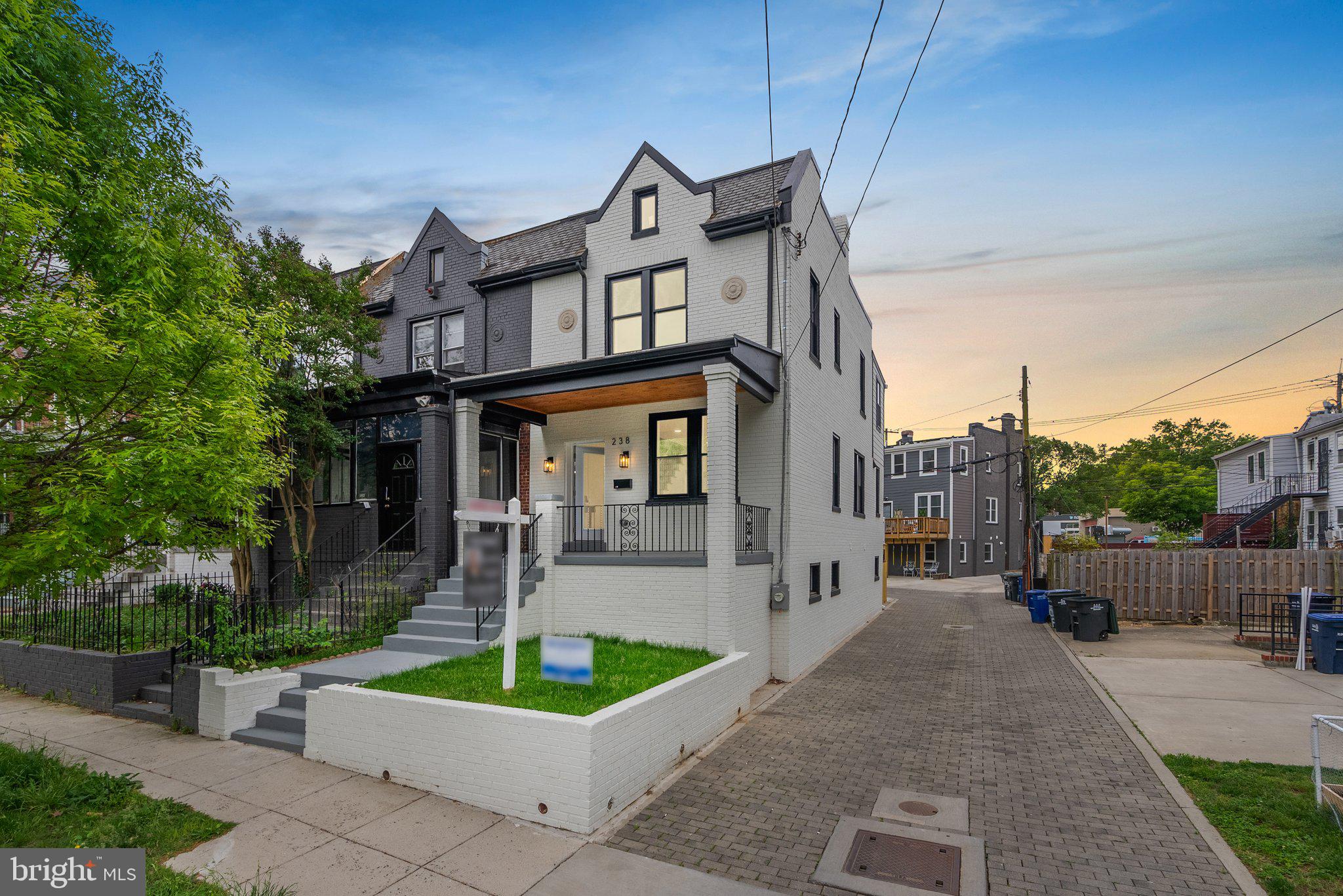 238 Longfellow St NW