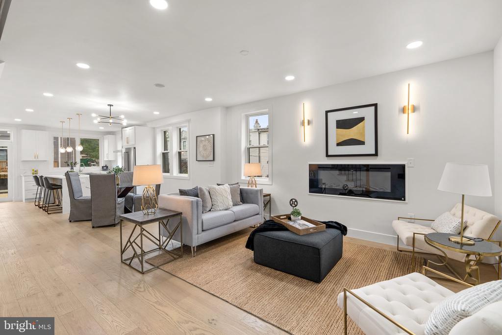 238 Longfellow St NW