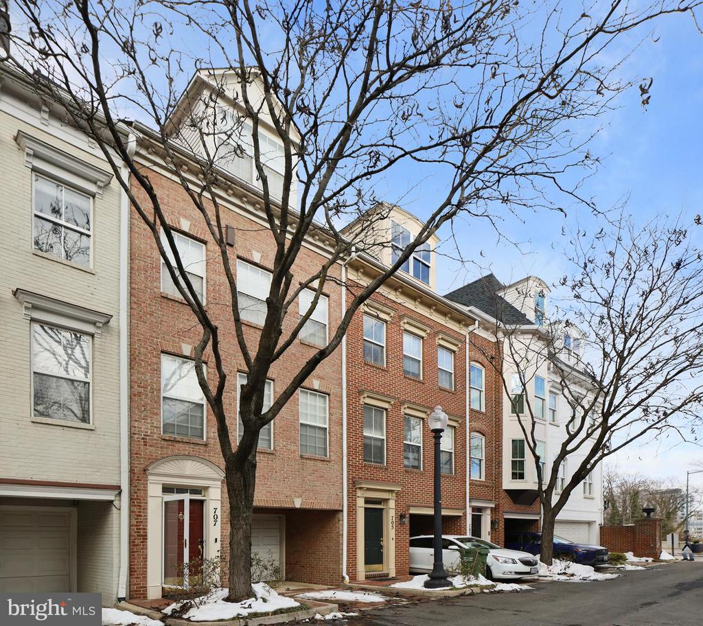 707 Capitol Square Pl SW