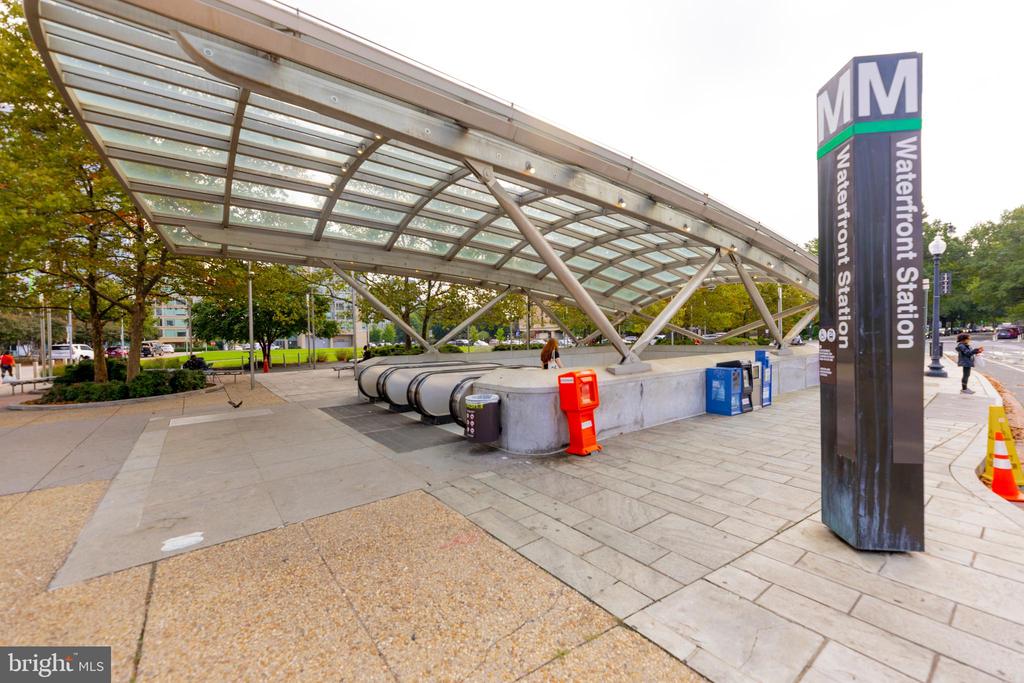 707 Capitol Square Pl SW