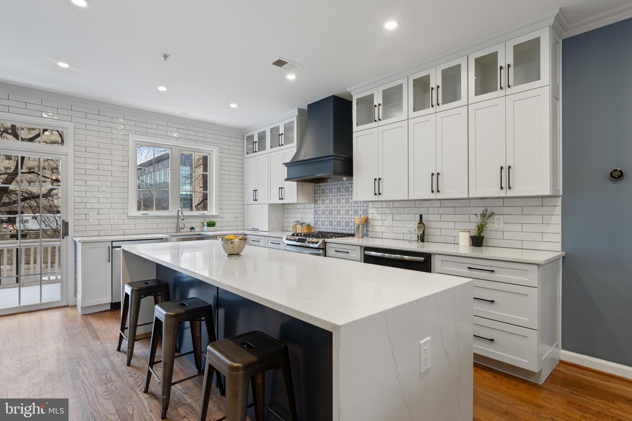 707 Capitol Square Pl SW