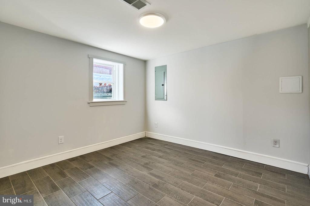 3354 Ely Pl SE