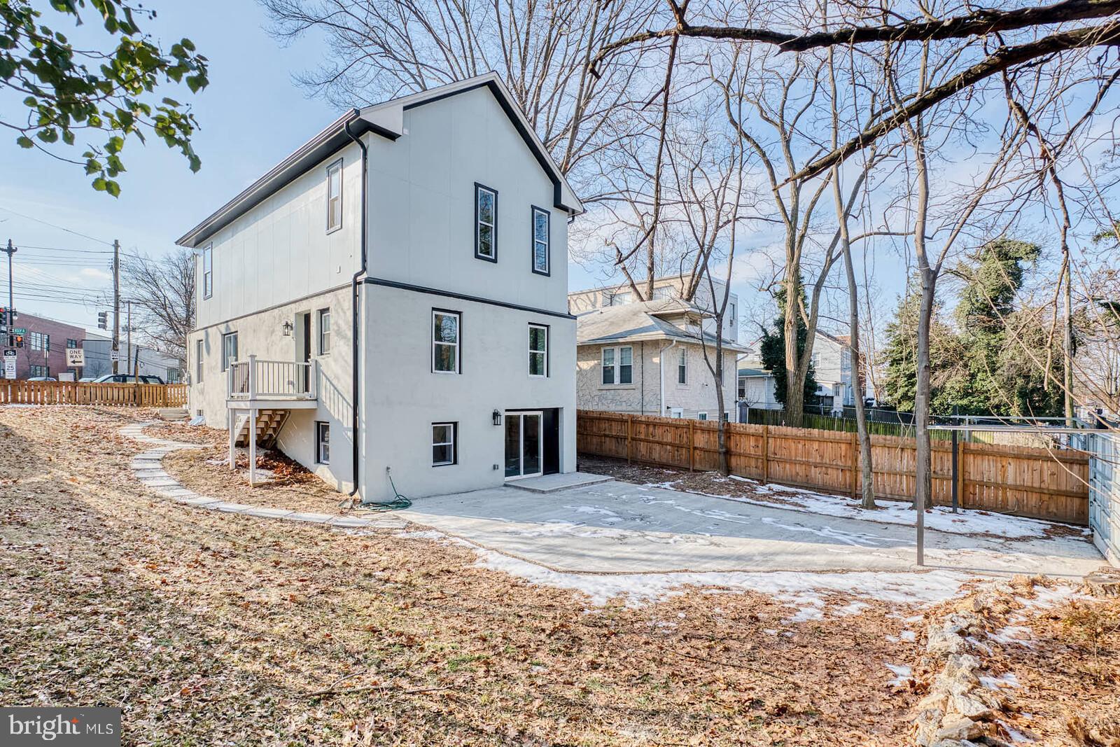 3354 Ely Pl SE