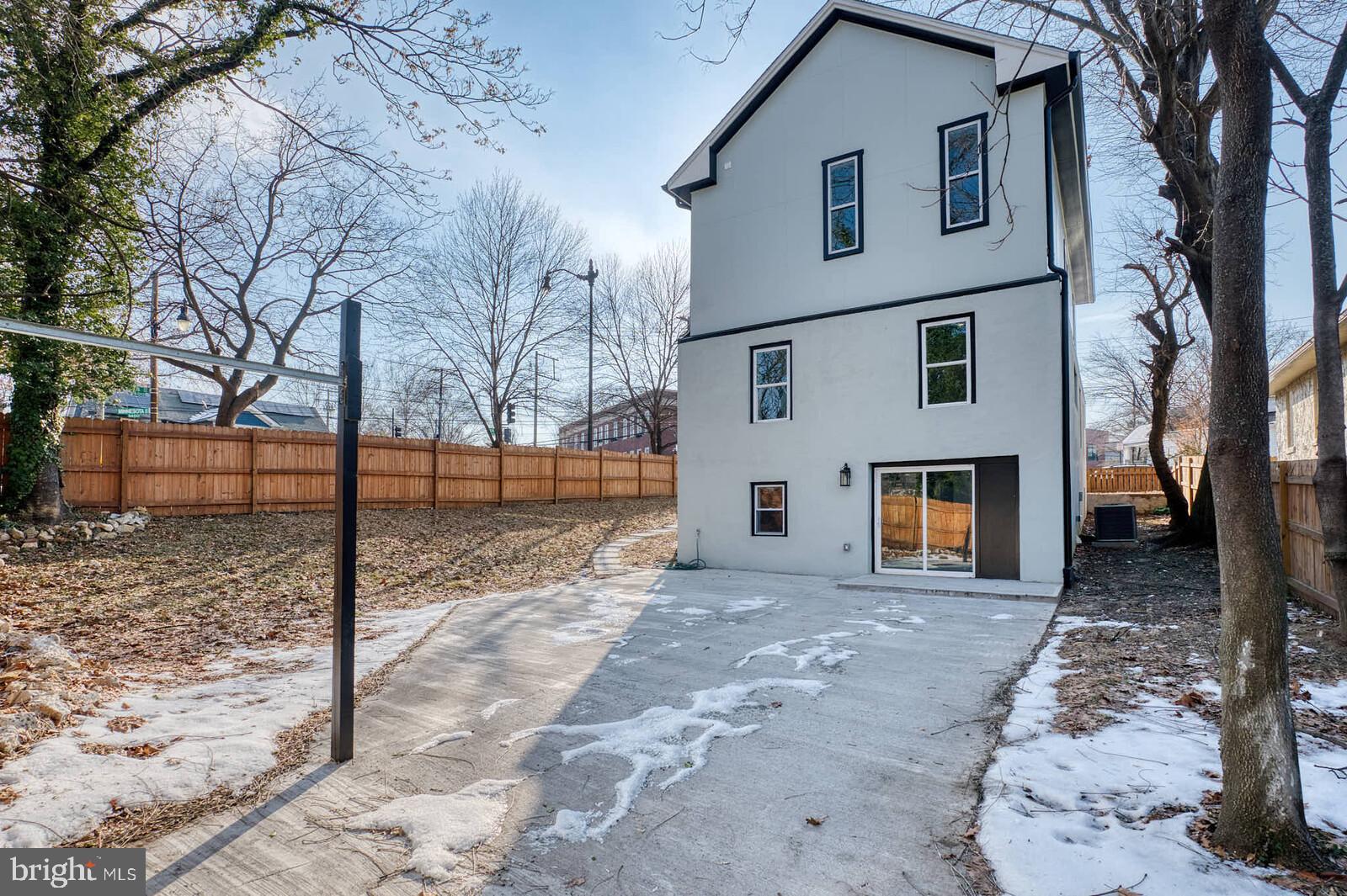 3354 Ely Pl SE