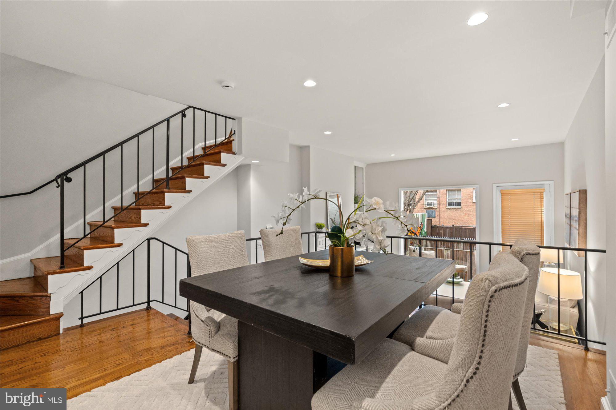 2525 Queen Annes Ln NW