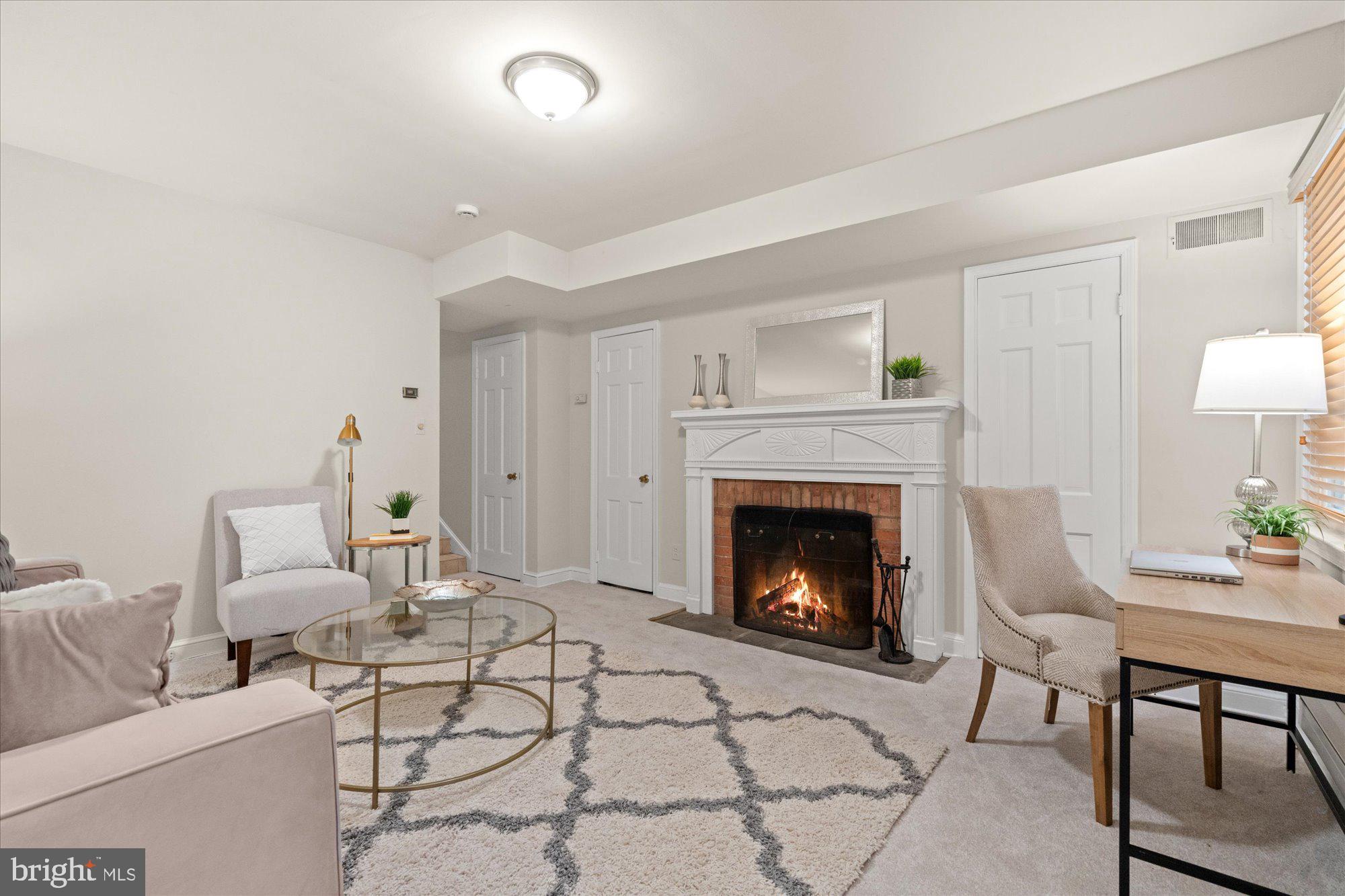 2525 Queen Annes Ln NW