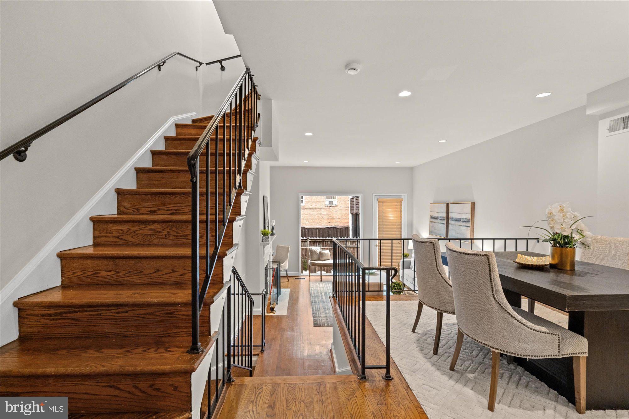 2525 Queen Annes Ln NW