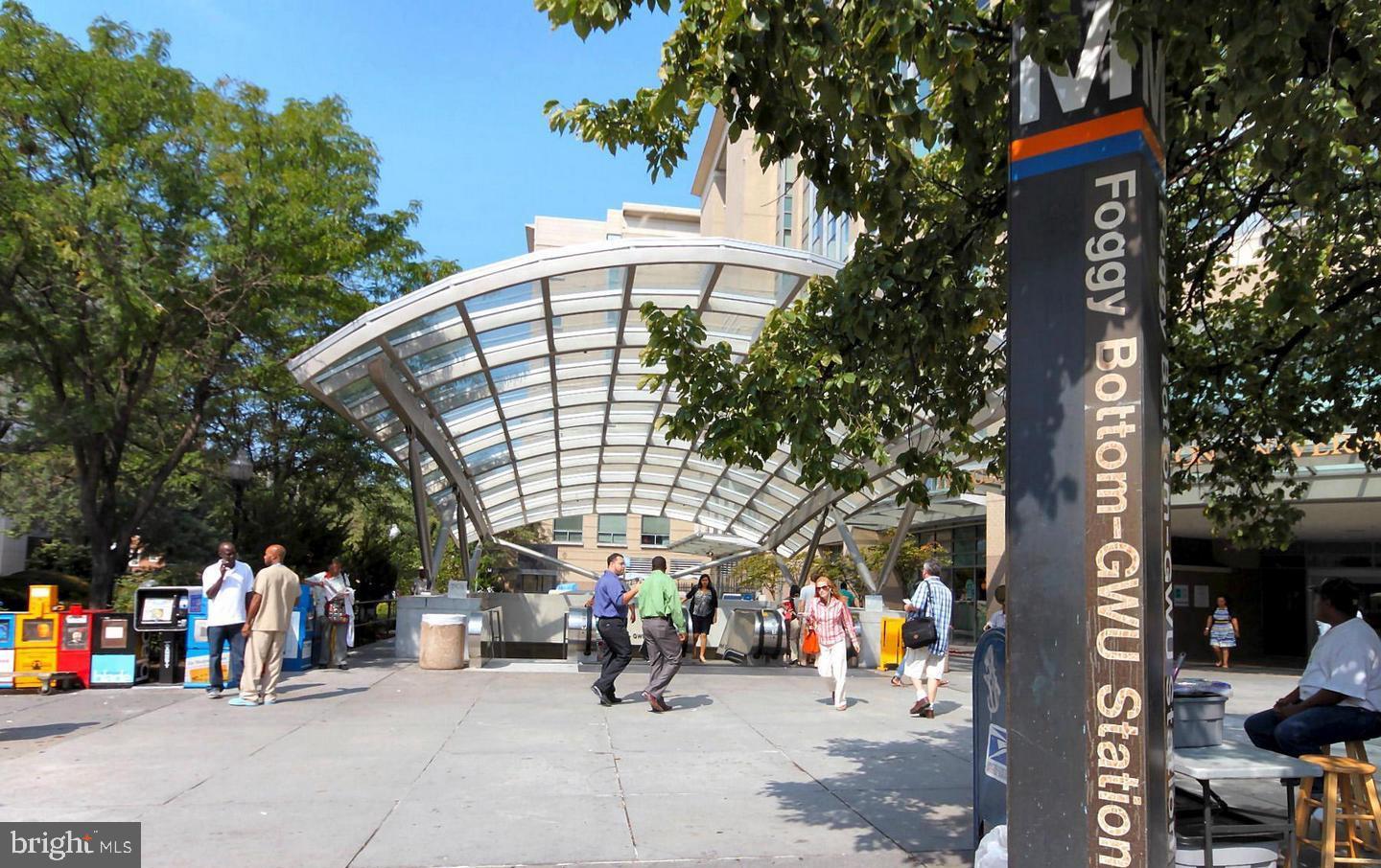 2525 Queen Annes Ln NW