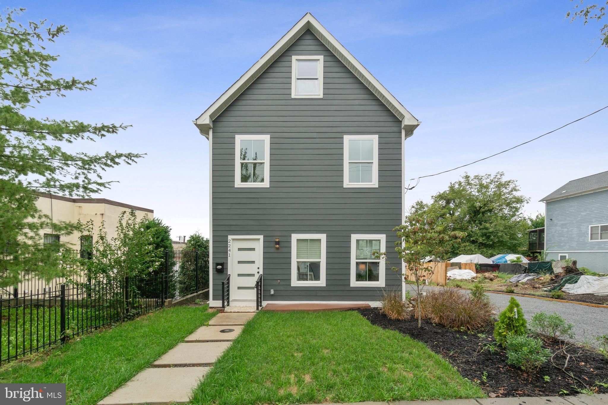 2241 Douglas St NE