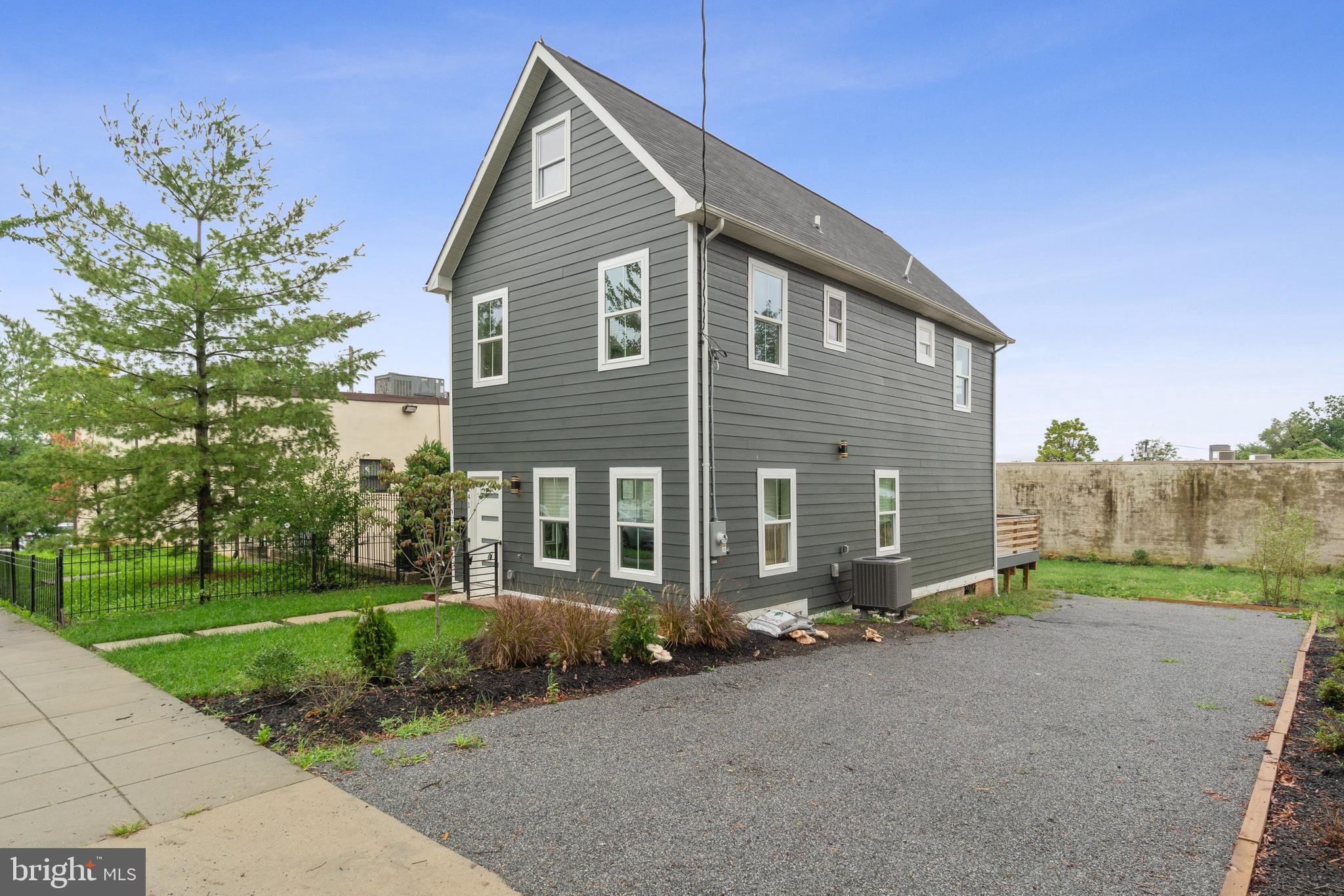 2241 Douglas St NE