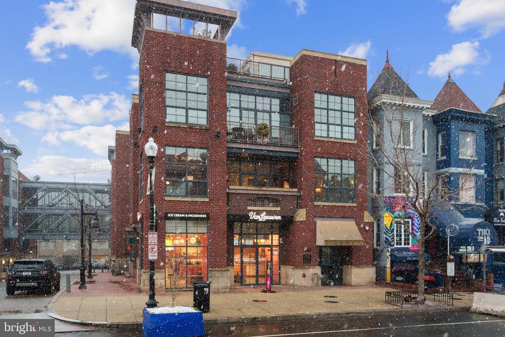 2421 18th St NW #201