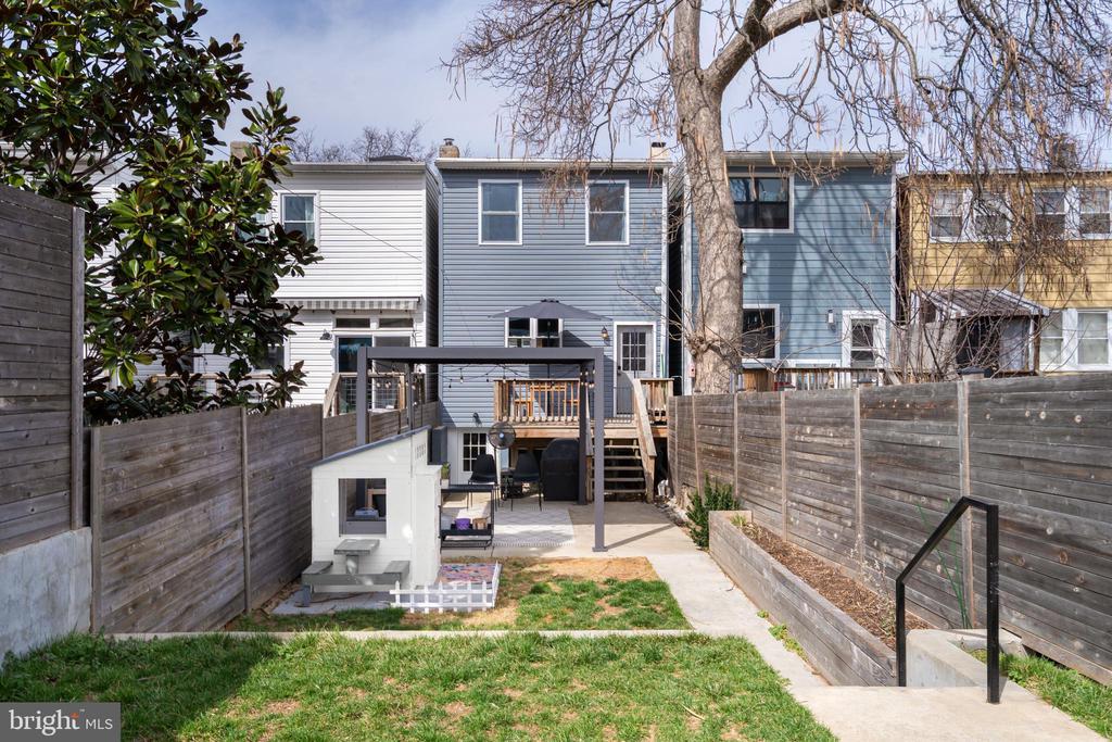 806 Decatur St NW