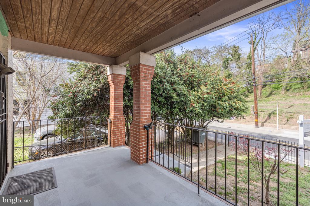 1385 Morris Rd SE