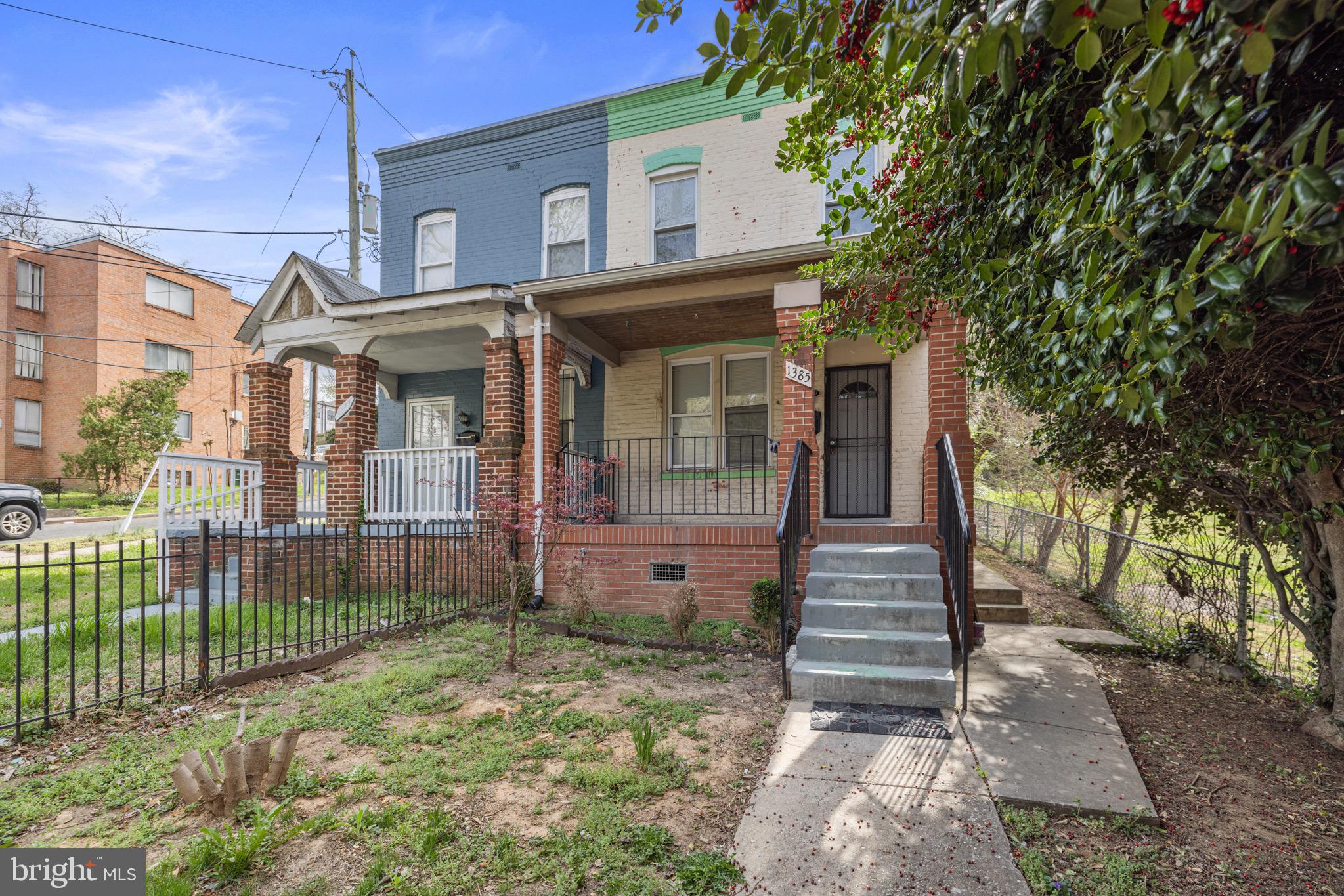 1385 Morris Rd SE