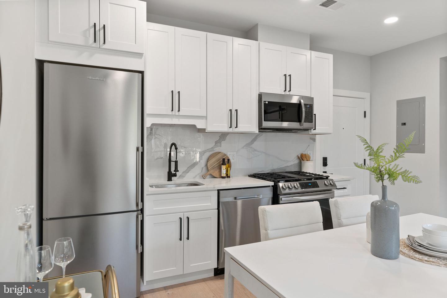 2019 M St NE #6