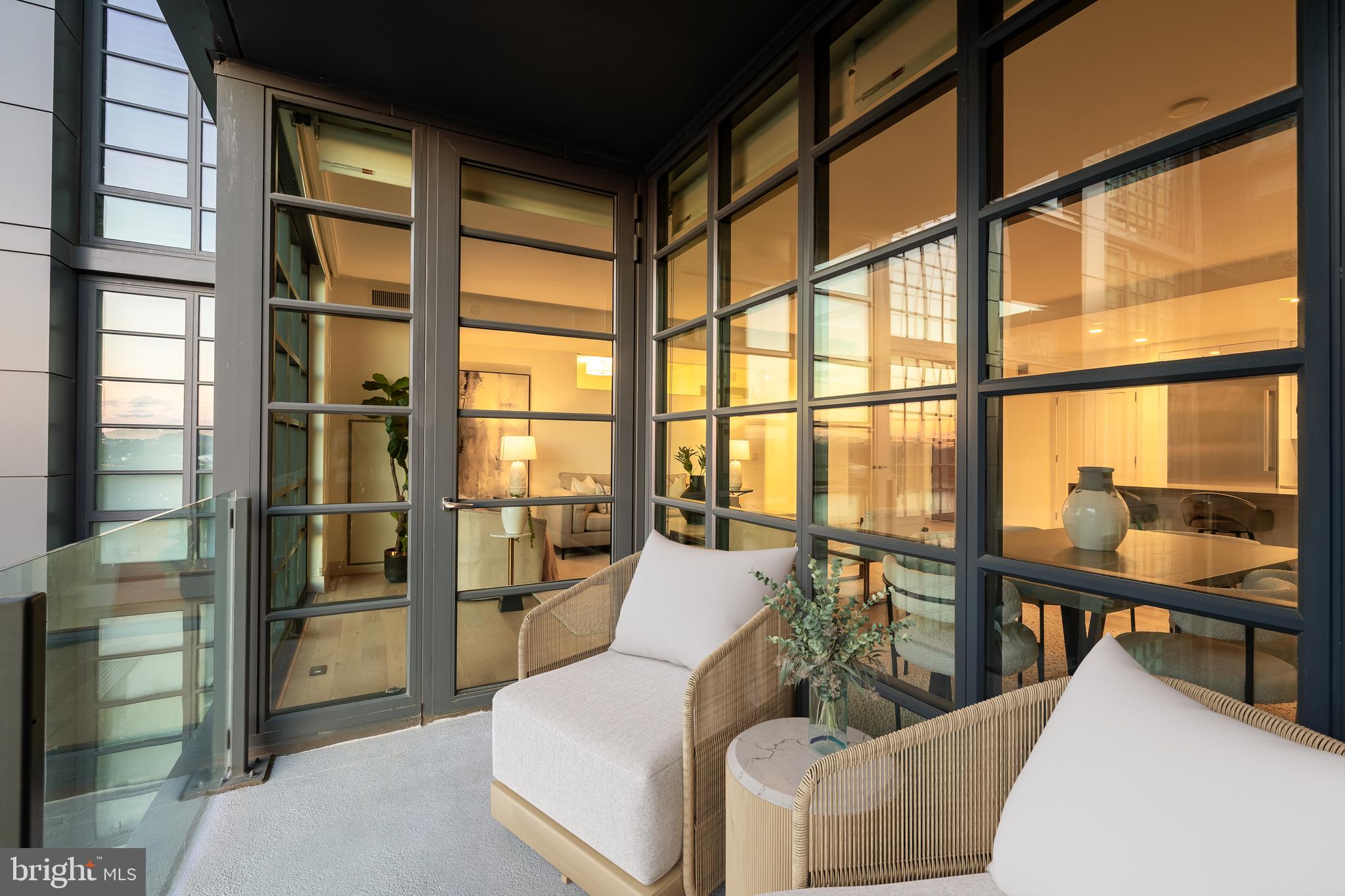 45 Sutton Sq SW #906