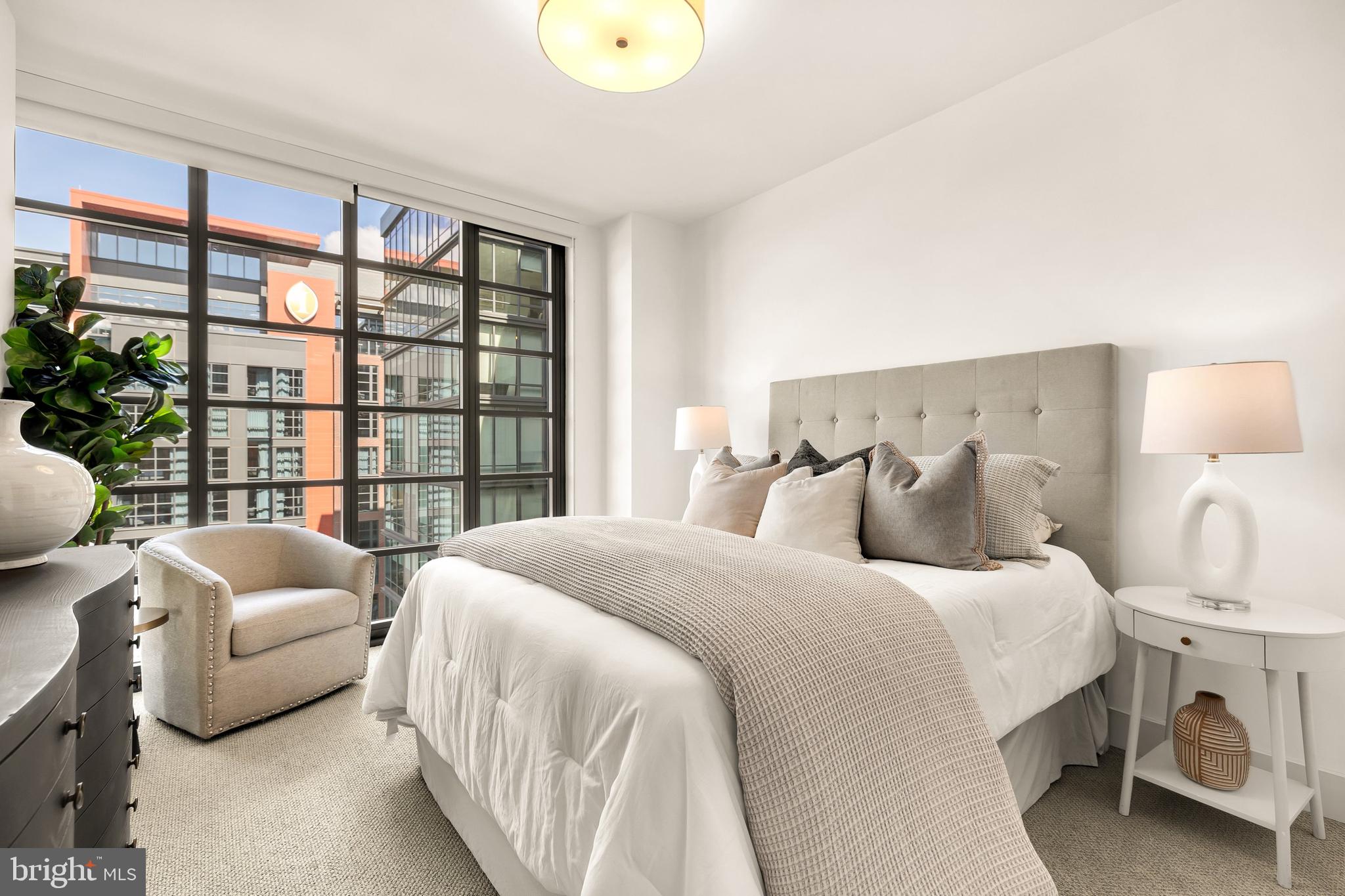 45 Sutton Sq SW #906