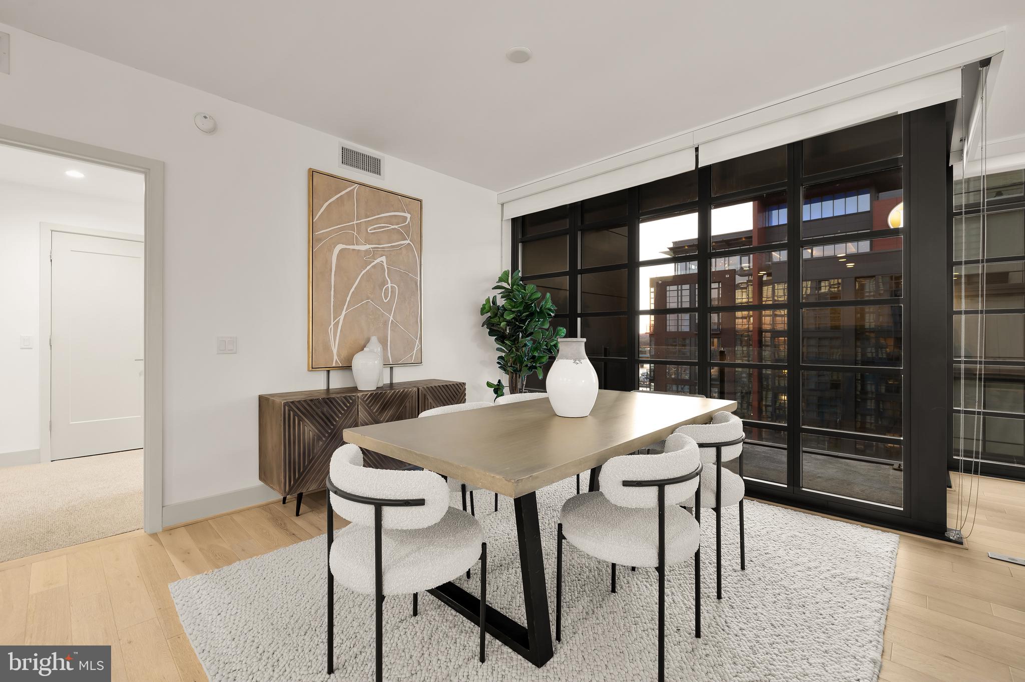 45 Sutton Sq SW #906