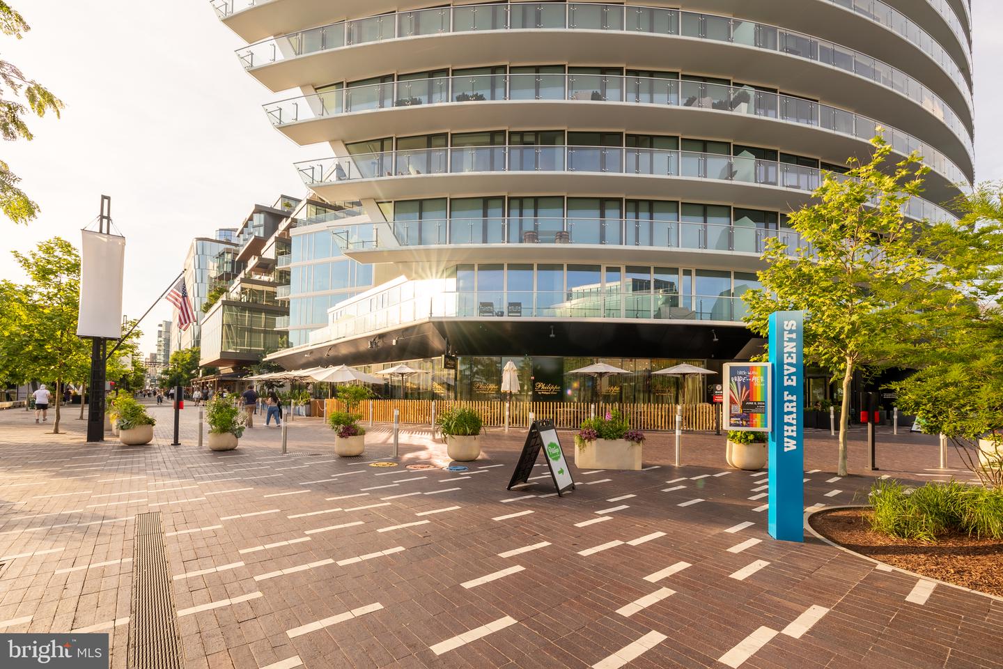 45 Sutton Sq SW #906