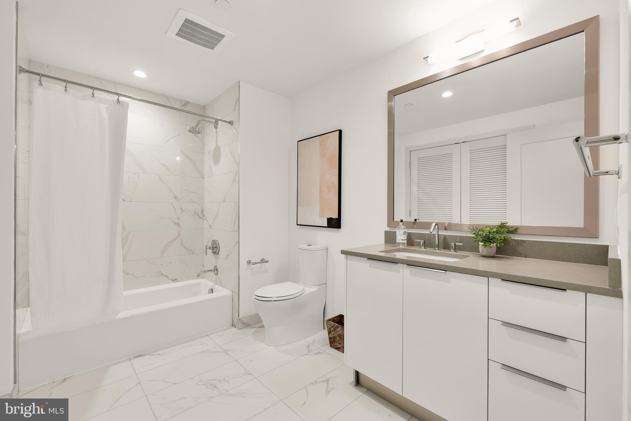 45 Sutton Sq SW #906