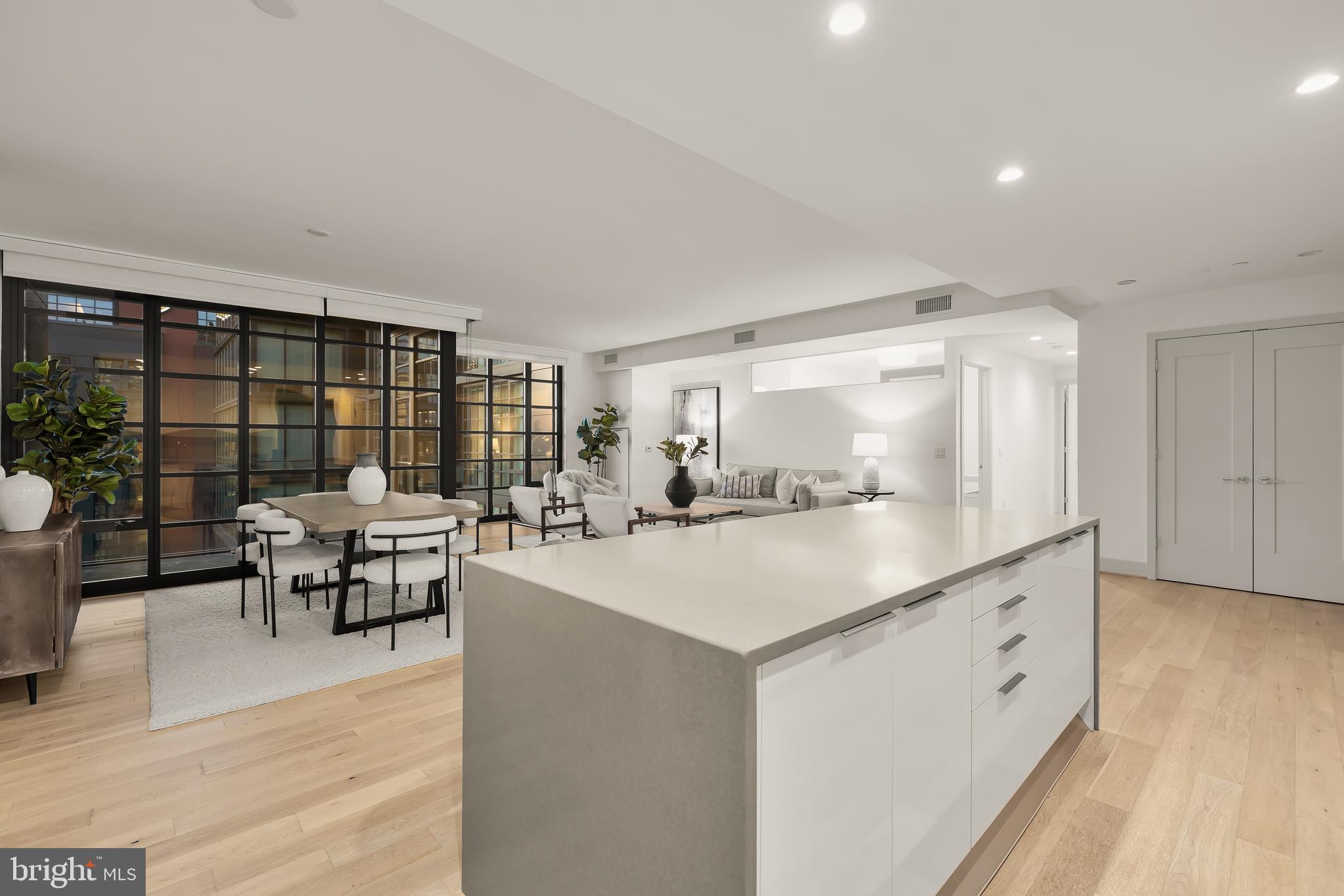 45 Sutton Sq SW #906