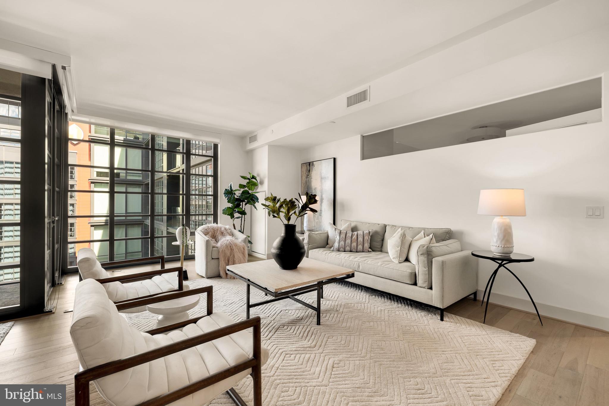 45 Sutton Sq SW #906