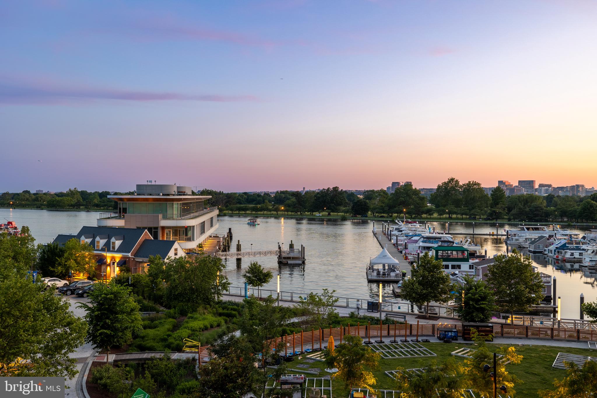 45 Sutton Sq SW #906