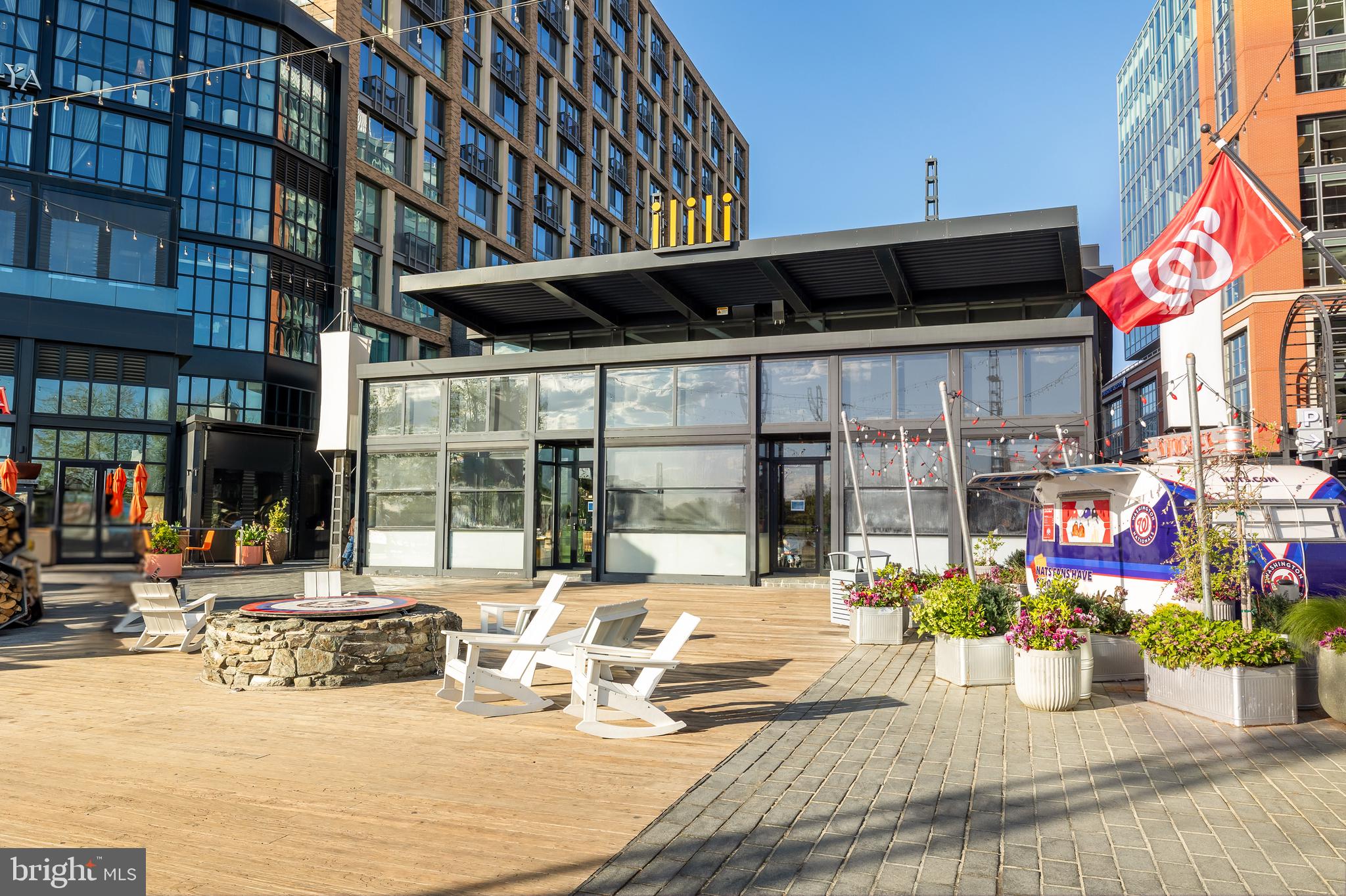 45 Sutton Sq SW #906