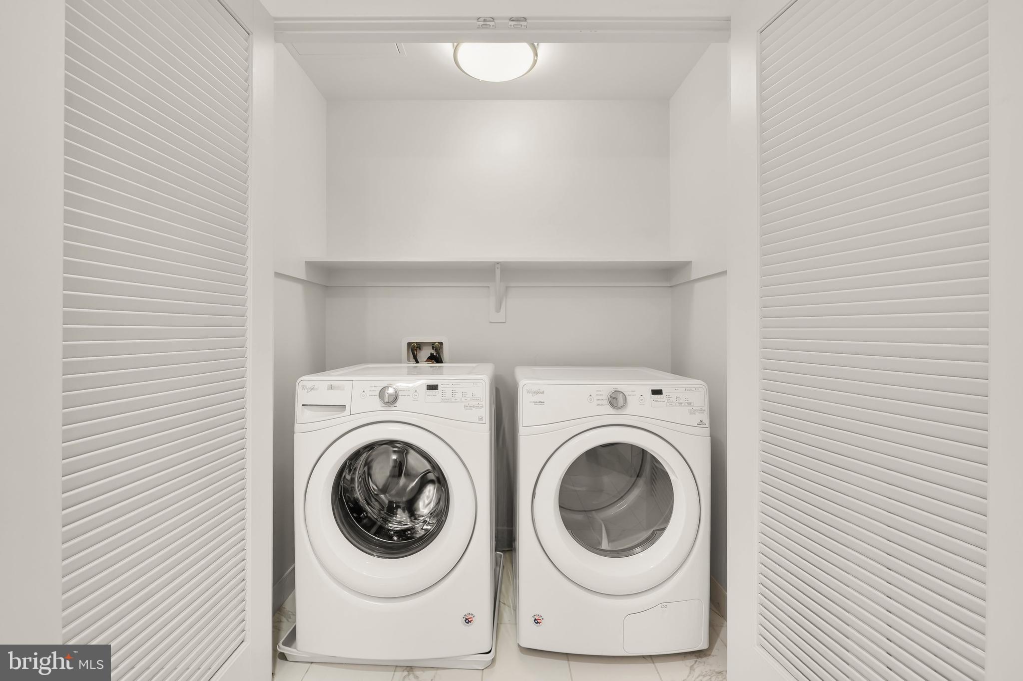 45 Sutton Sq SW #906