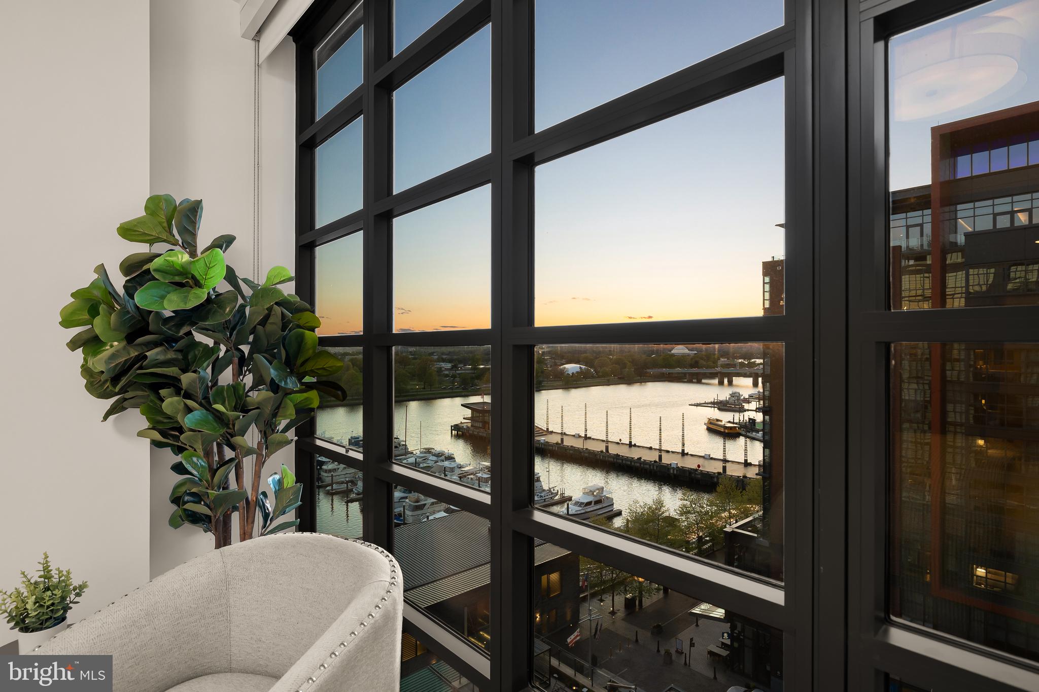 45 Sutton Sq SW #906