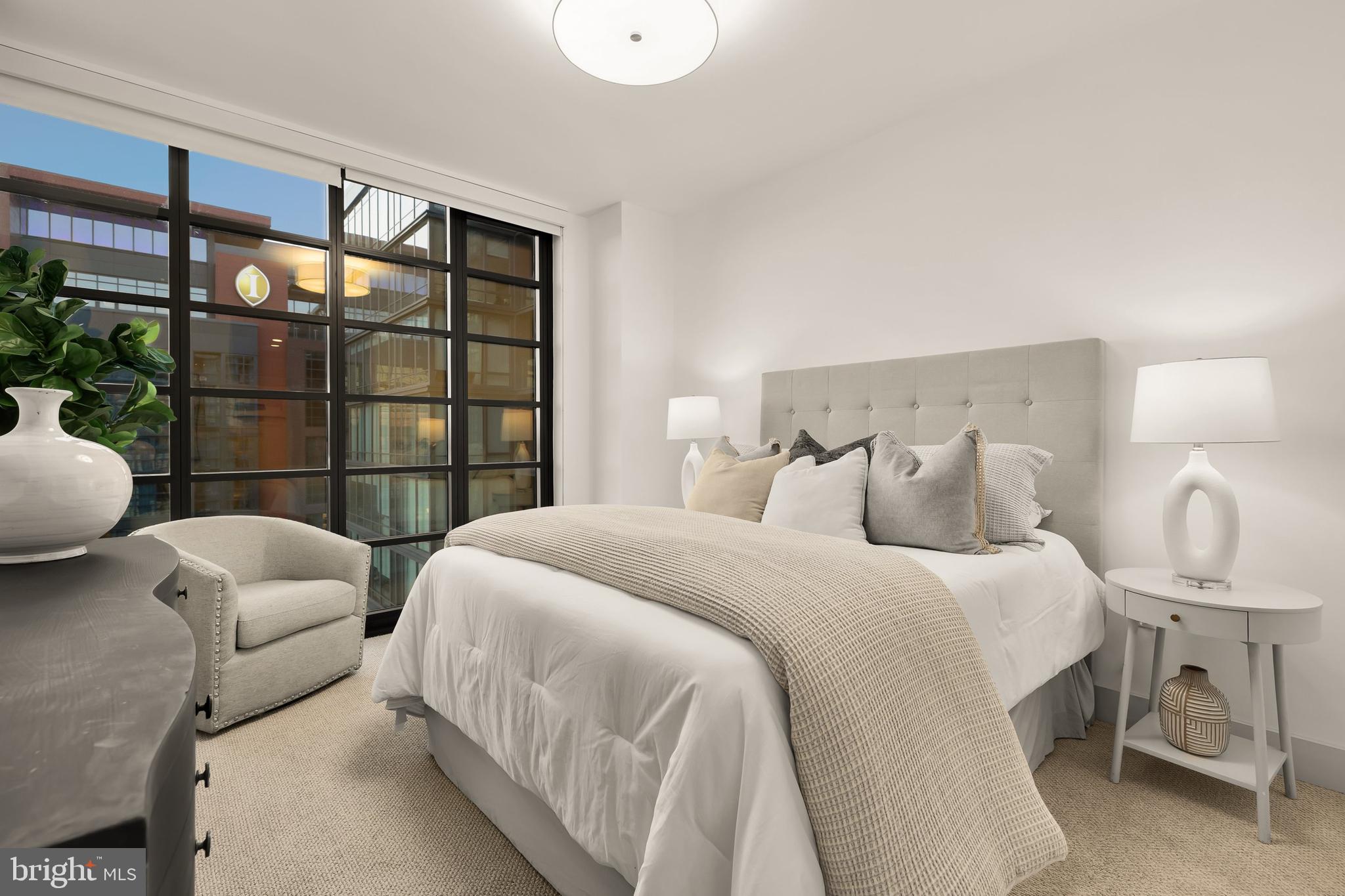 45 Sutton Sq SW #906